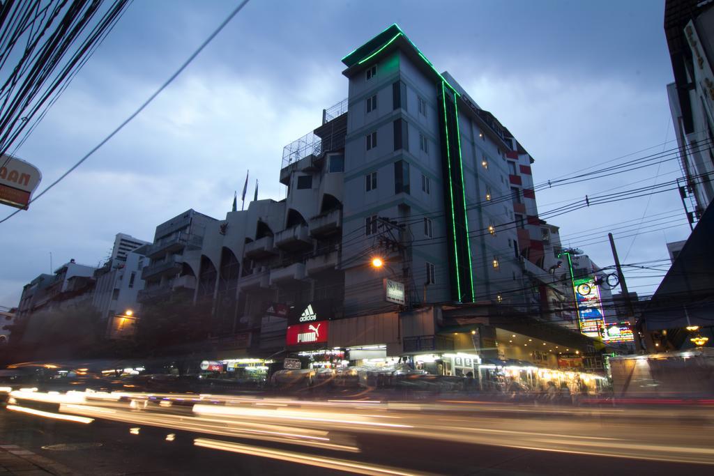 Sky Suites Bangkok Eksteriør bilde